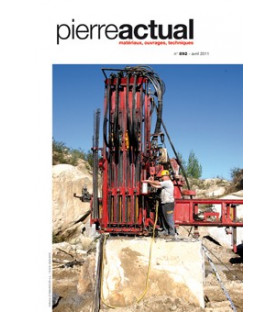 Découpe de bloc dans la carrière de Cambesse Granits